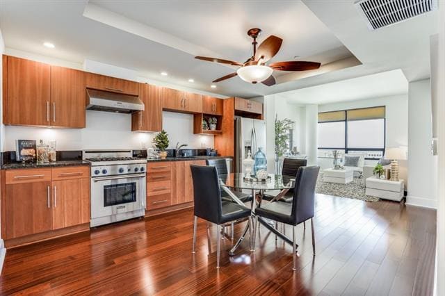 Kitchen/dining - 88 E San Fernando St