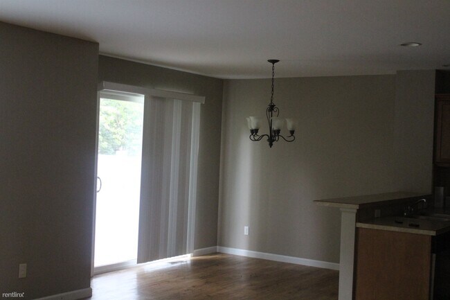 Building Photo - 3 br, 2.5 bath Duplex - 920 Sadie Ct