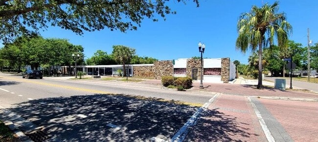 Foto del edificio - 421 E KENNEDY Blvd