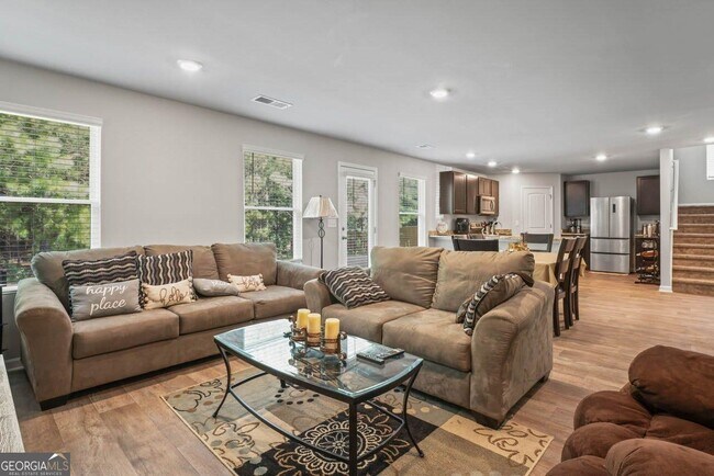 Building Photo - 195 Goodall Woods Dr