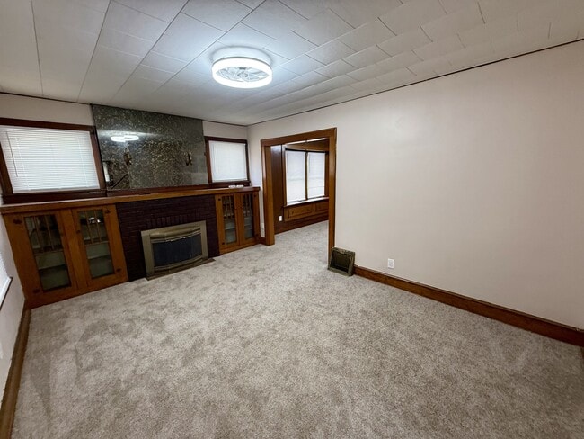 Building Photo - 835 Inman St