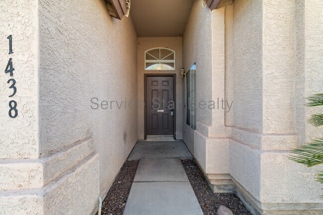 Building Photo - 1438 S Oak St