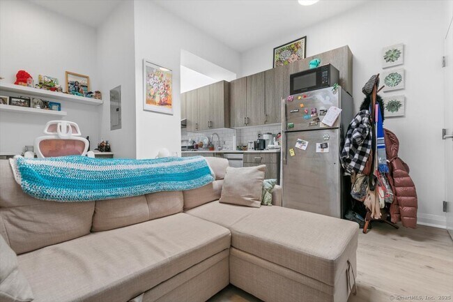 Foto del edificio - 19 Whitney Ave