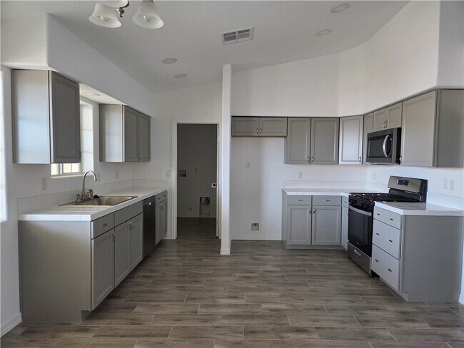 Building Photo - 5386 Tierra Linda Dr