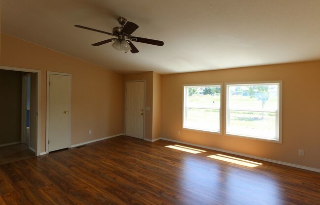 Building Photo - 70 Ridge View Dr