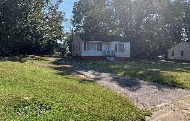 Building Photo - 829 Varsity Dr
