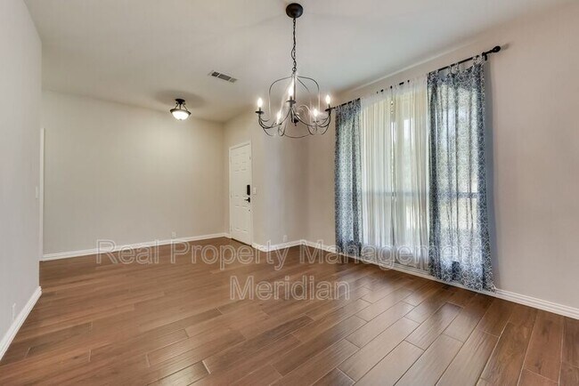 Foto del edificio - 8240 Lauren Way