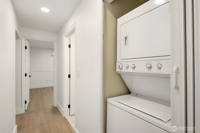 Building Photo - 14527 NE 40th St