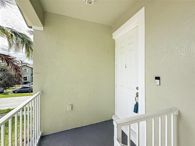 Foto del edificio - 2935 SE 1st Dr