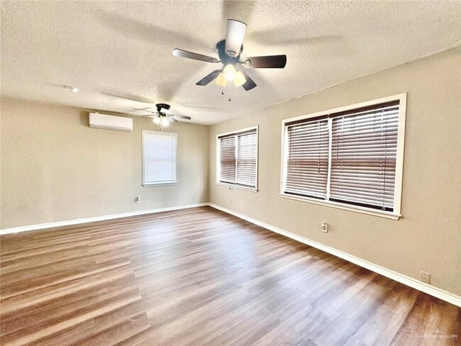 Foto del edificio - 12 E Schunior St