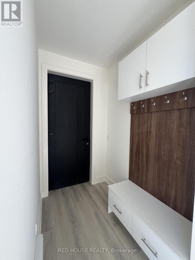 Building Photo - 34 Everett Cmn