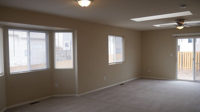 Building Photo - Beautiful 4 Bed 2 Bath in Peyton