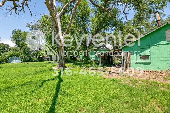 Building Photo - June is free!! Charming 1925 Farm House on 1/3 acre!