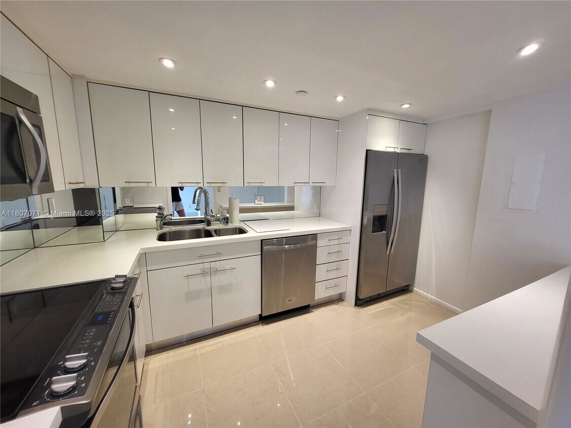Foto principal - 1000 Quayside Terrace