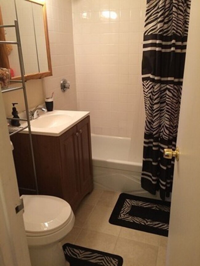 Building Photo - 1 bedroom Oak Square Brighton