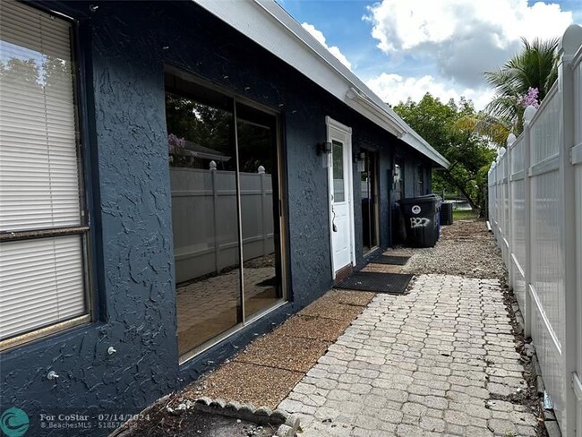Building Photo - 1327 SW 75th Ave
