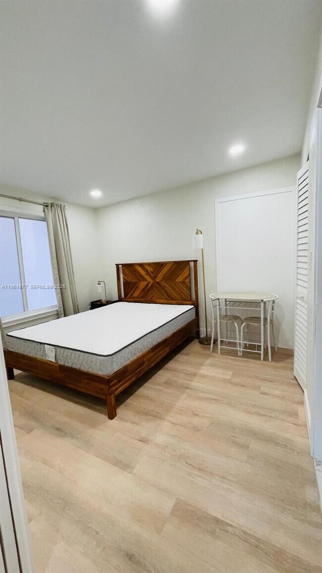 Foto del edificio - 230 NW 127th St