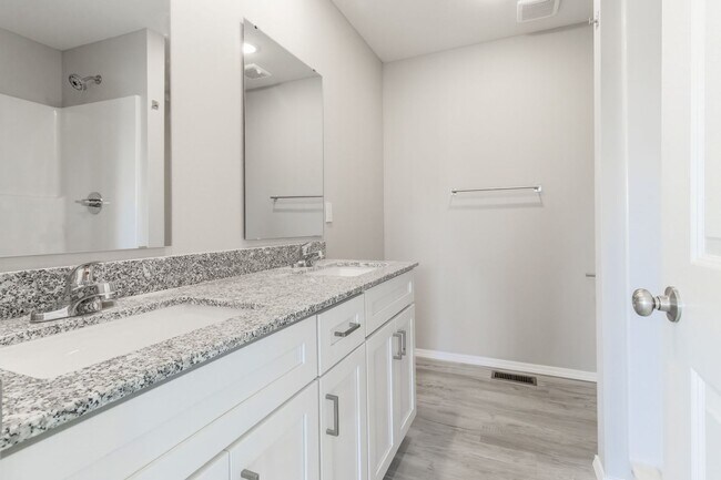 Foto del edificio - Stunning 4-Bedroom Home