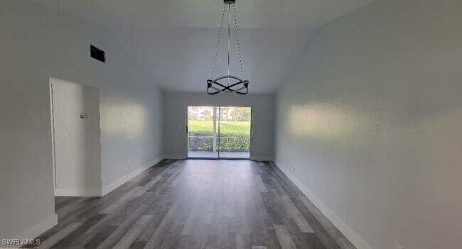 Foto del edificio - 118 Quail Forest Blvd
