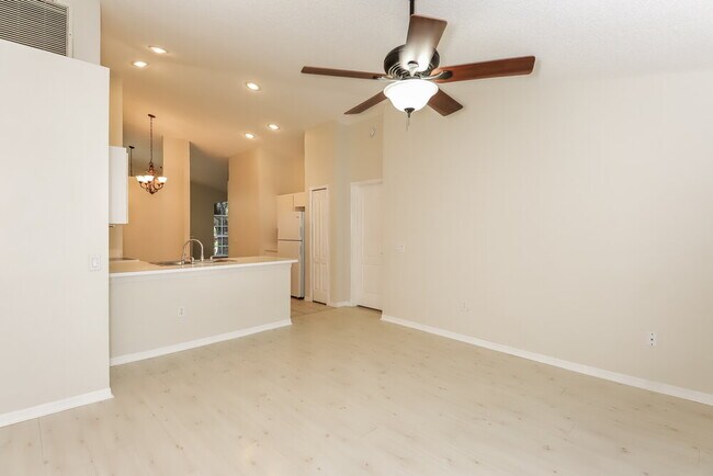 Foto del edificio - 402 Sonoma Dr