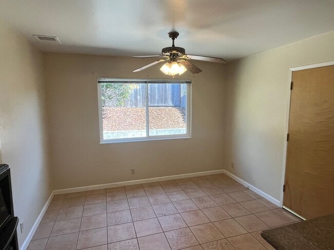 Building Photo - 3-Bedroom San Pablo Home in Tara Hills Nei...