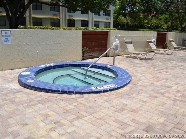 Foto del edificio - 2401 Riverside Dr