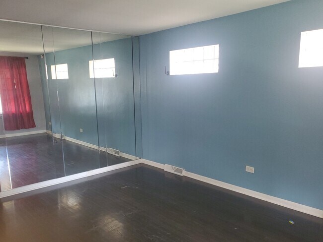 Foto del edificio - 3807 Ridgeland Ave