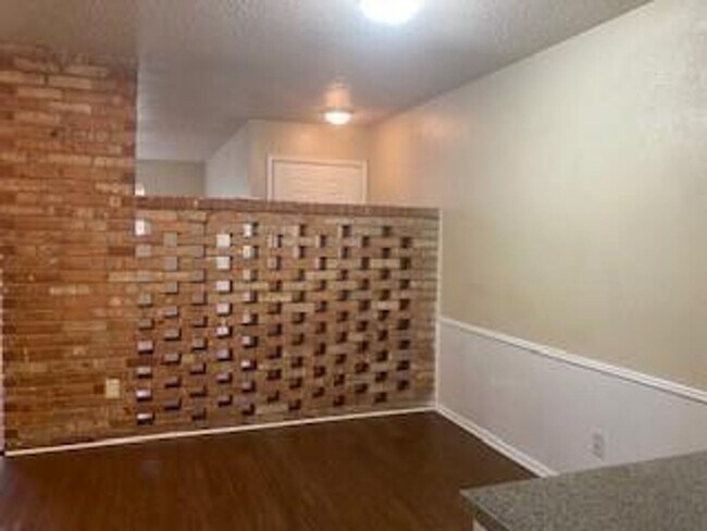 Foto del edificio - 708-714 E  Pecan St
