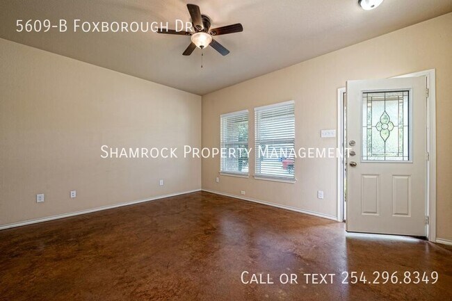 Foto del edificio - Foxborough Addition Duplex