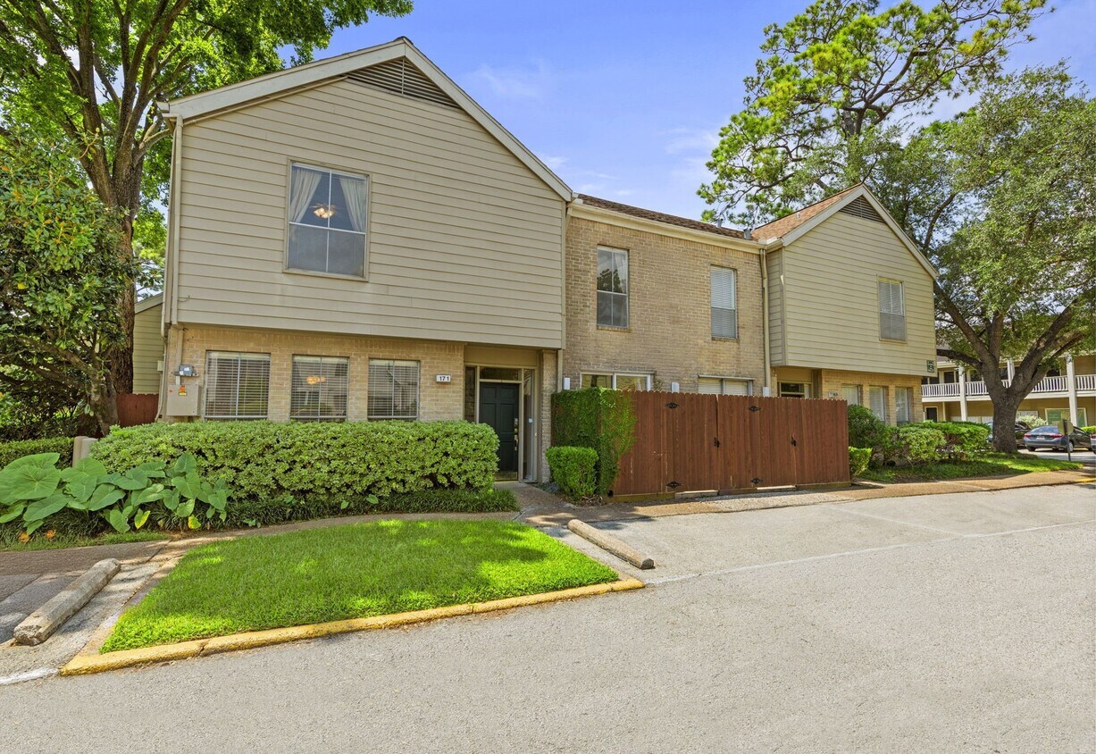 Foto principal - 2100 Tanglewilde St