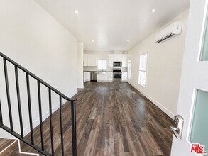 Building Photo - 1449 W 28th St