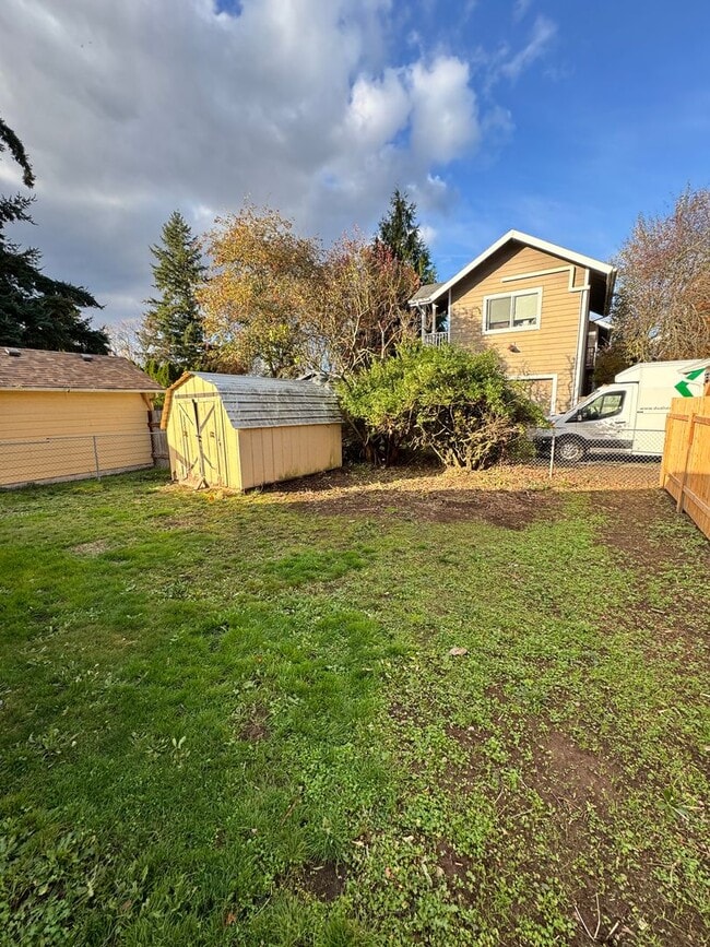 Building Photo - Charming 3-Bedroom SE Portland Home – Fully Fenced Yard - Video attached