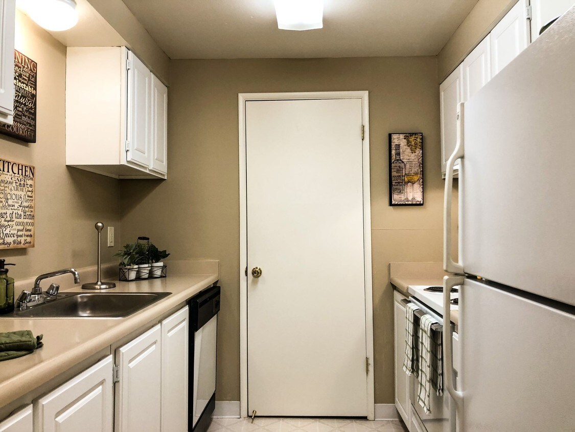 Rock Creek 185 Apartments at 18700 Rock Creek Cir Portland, OR