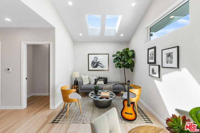 Foto del edificio - 2656 S Garth Ave