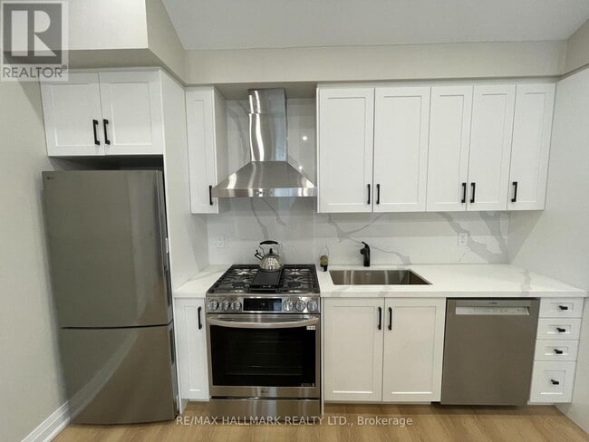 Building Photo - 45 Northcliffe Blvd