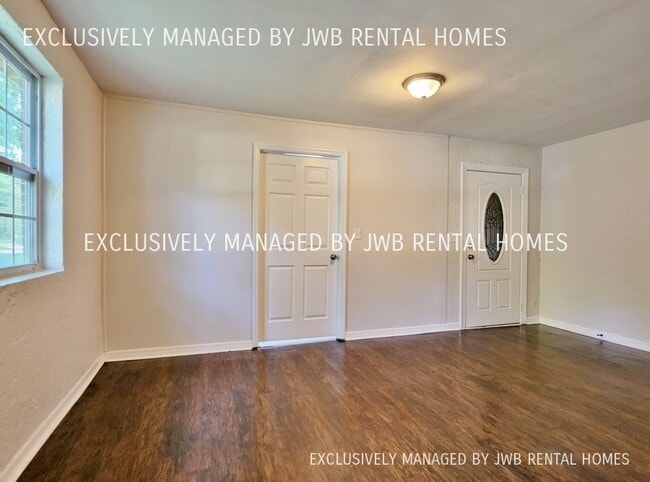 Building Photo - 3382 Sunnybrook Ave S