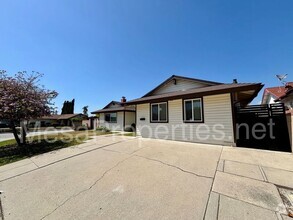 Building Photo - 2621 Fenmead St