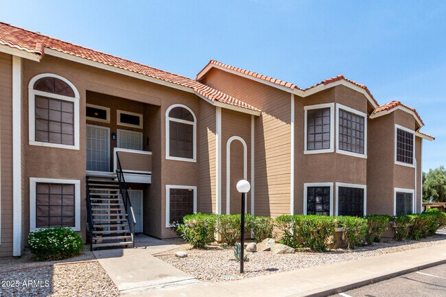 Building Photo - 5230 E Brown Rd