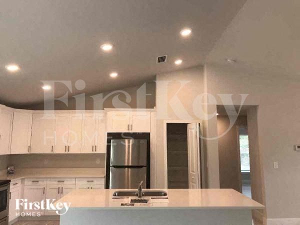 Foto del edificio - 6114 Holt Ct