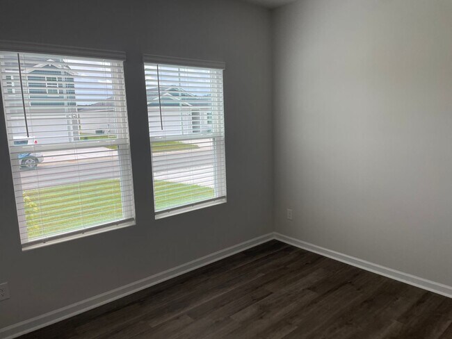 Foto del edificio - 102 Maymont St NW