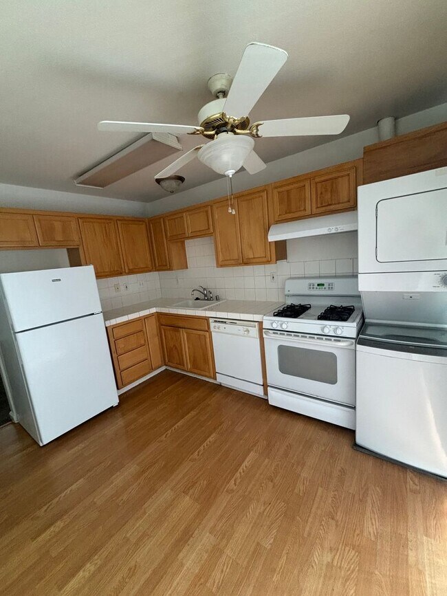 Foto del edificio - 2 Bedroom, 1 Bath Apartment in Gated Community Available Now!