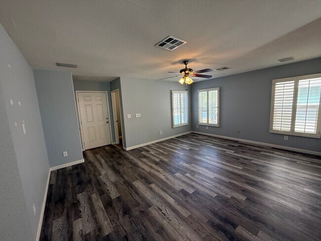 Building Photo - 684 Magrath St