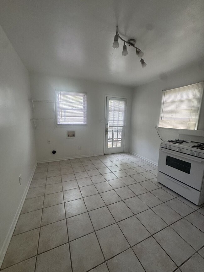 Foto del edificio - 215-Hillcrest