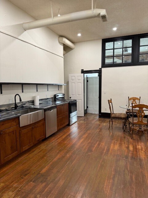 COCINA - 405 Sharp St