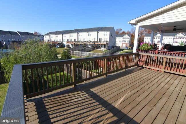 Building Photo - 165 Solara Dr