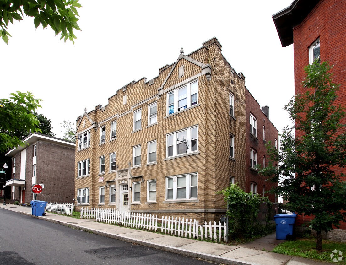 Building Photo - 49 Walnut St