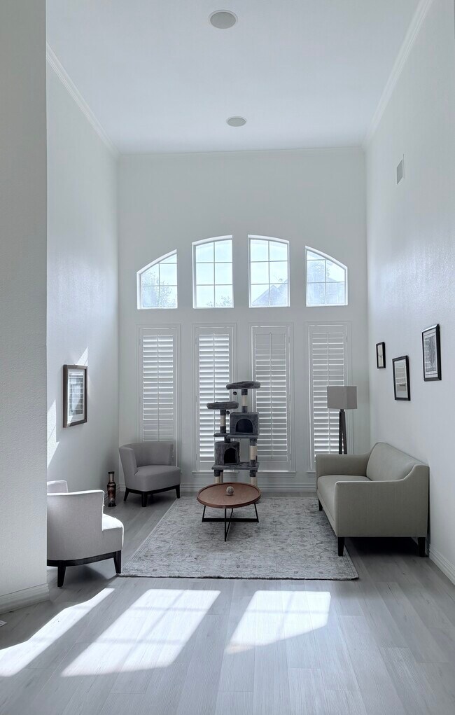 Foto del edificio - 8425 Brooksby Dr