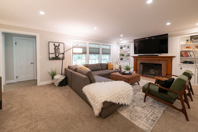 Foto del edificio - Fantastic and updated 4 bedroom home in Au...