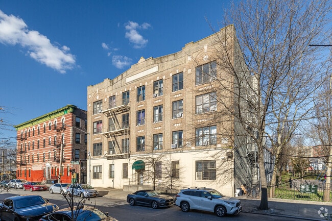 Alternate view. - 219 Sackman St