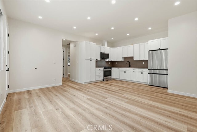 Building Photo - 10913 White Oak Ave